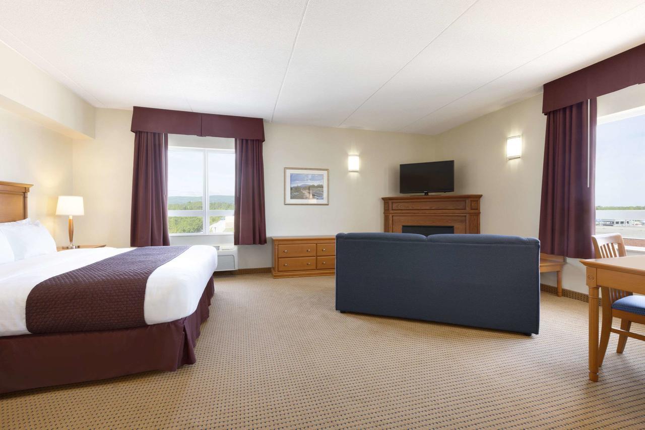 Days Inn & Suites By Wyndham Collingwood Eksteriør bilde